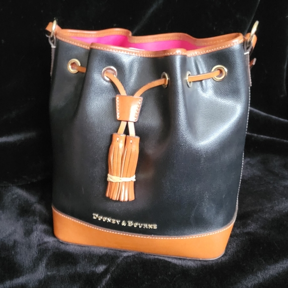 Dooney & Burke black and tan bucket bag - Picture 1 of 4